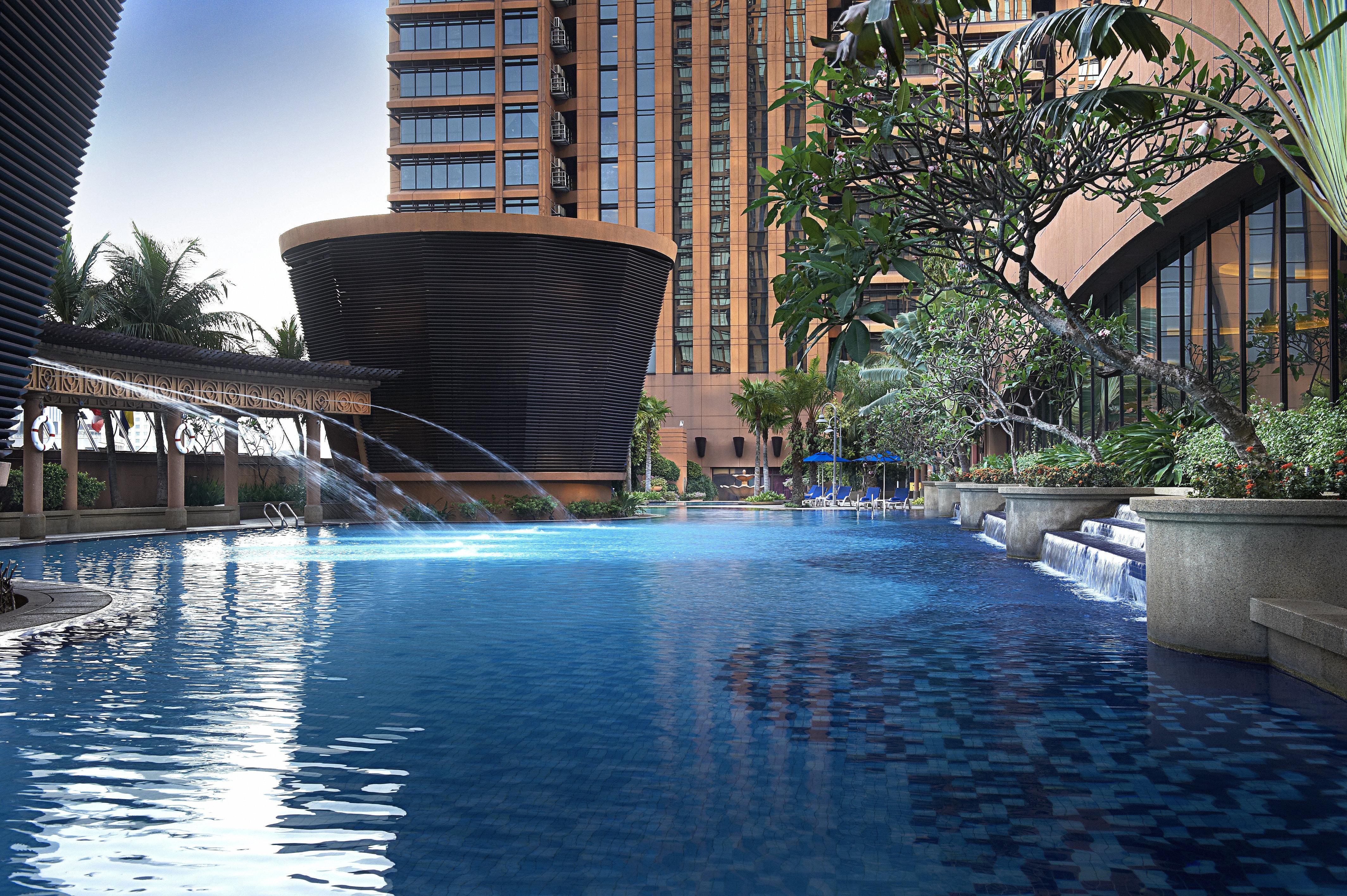 버자야 타임즈 스퀘어 호텔, 쿠알라룸푸르 외부 사진 The pool at the Shangri-La Kuala Lumpur